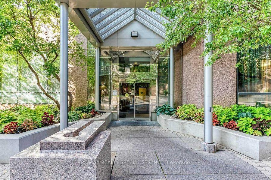 Photo 2 of Unit 704, 7 Carlton Street E, Toronto, Church-Yonge Corridor — HOMEH