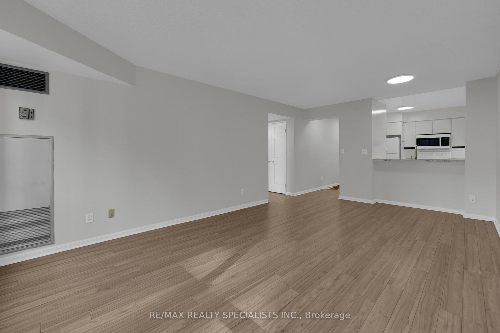 Photo 13 of Unit 704, 7 Carlton Street E, Toronto, Church-Yonge Corridor — HOMEH