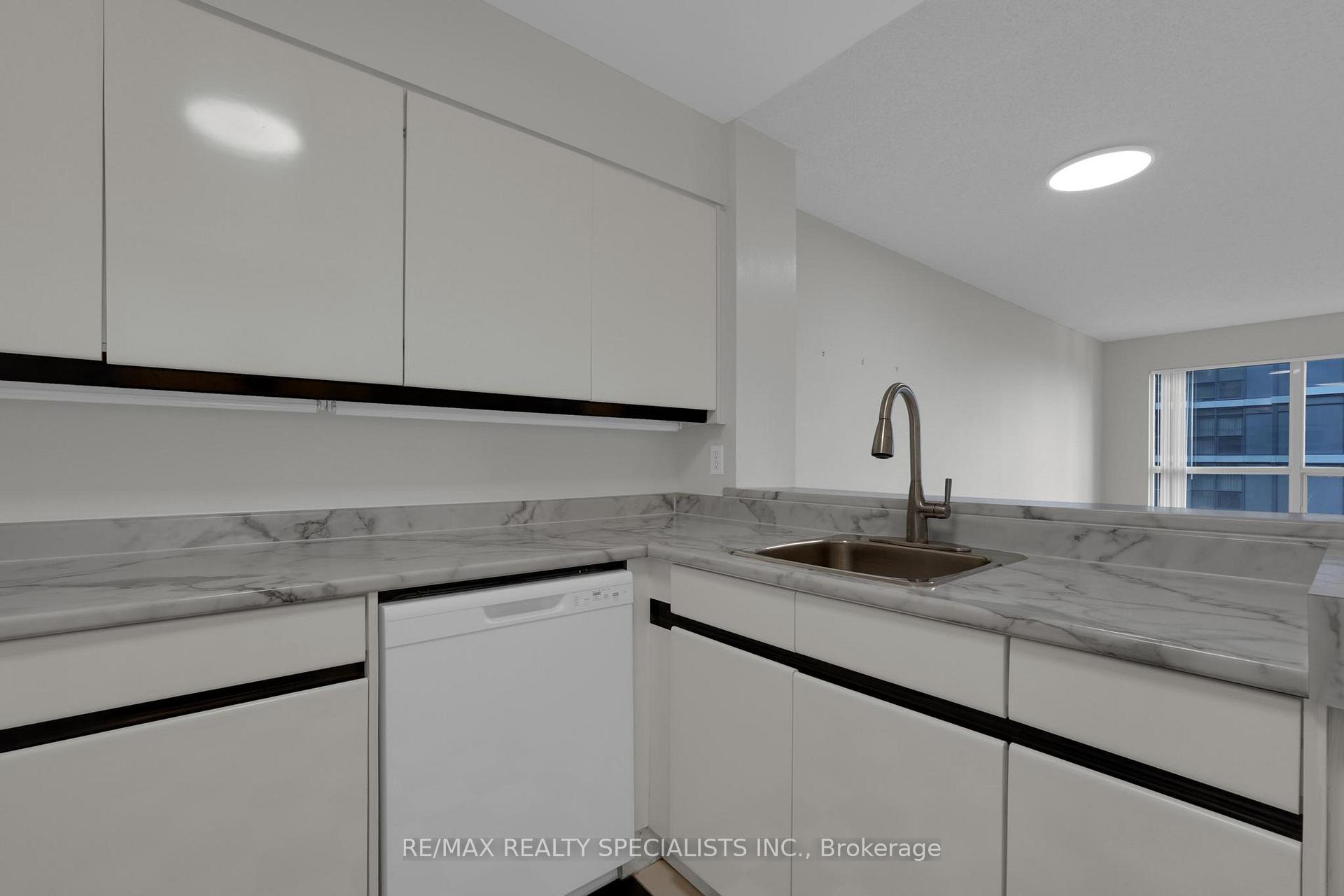 Photo 15 of Unit 704, 7 Carlton Street E, Toronto, Church-Yonge Corridor — HOMEH