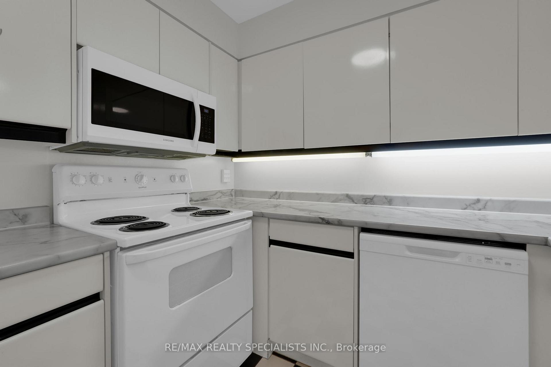 Photo 5 of Unit 704, 7 Carlton Street E, Toronto, Church-Yonge Corridor — HOMEH