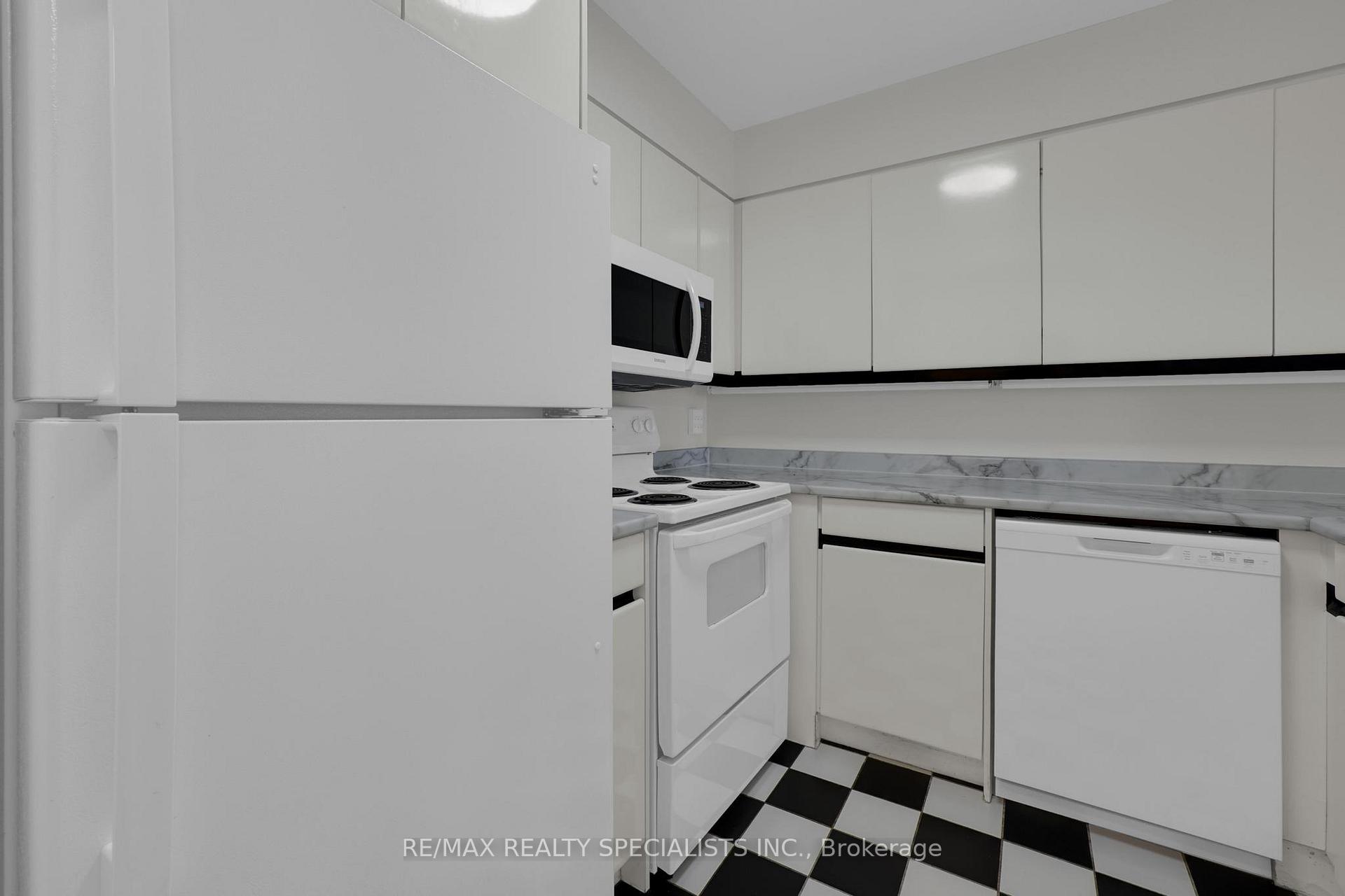 Photo 4 of Unit 704, 7 Carlton Street E, Toronto, Church-Yonge Corridor — HOMEH