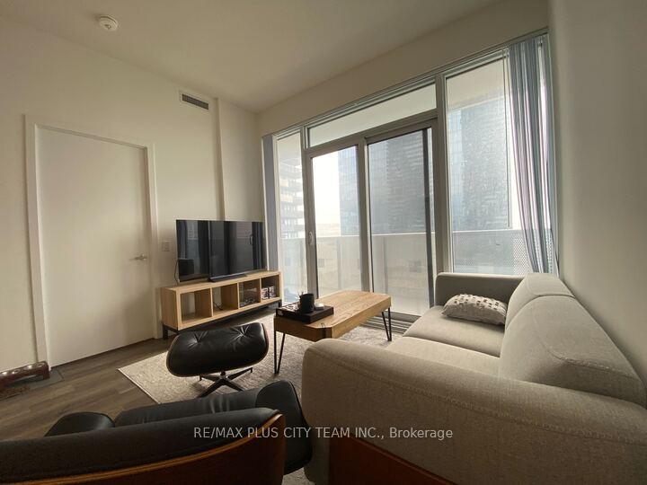 Photo 4 of Unit 2211, 55 Cooper Street, Toronto, Waterfront Communities — HOMEH