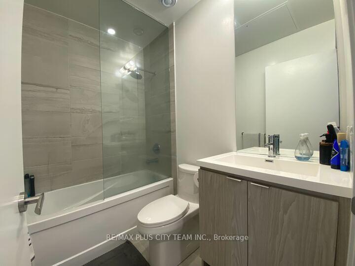 Photo 7 of Unit 2211, 55 Cooper Street, Toronto, Waterfront Communities — HOMEH