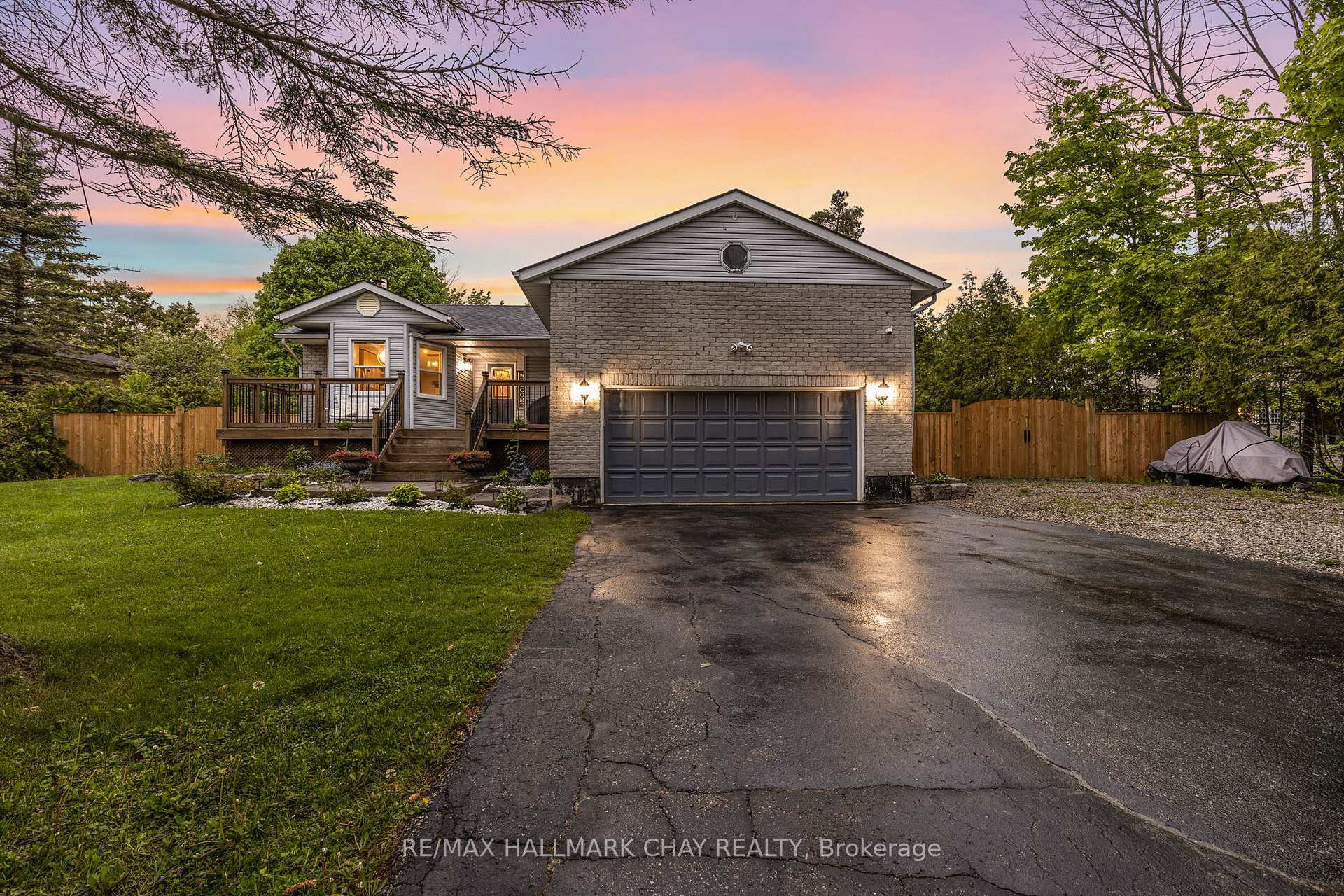 Front of 2330 Lakeshore Road E