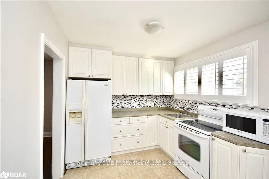 Photo 4 of 147 Codrington Street, Barrie, Codrington — HOMEH