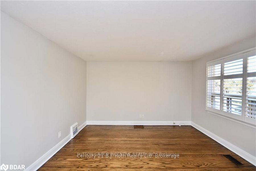 Photo 3 of 147 Codrington Street, Barrie, Codrington — HOMEH
