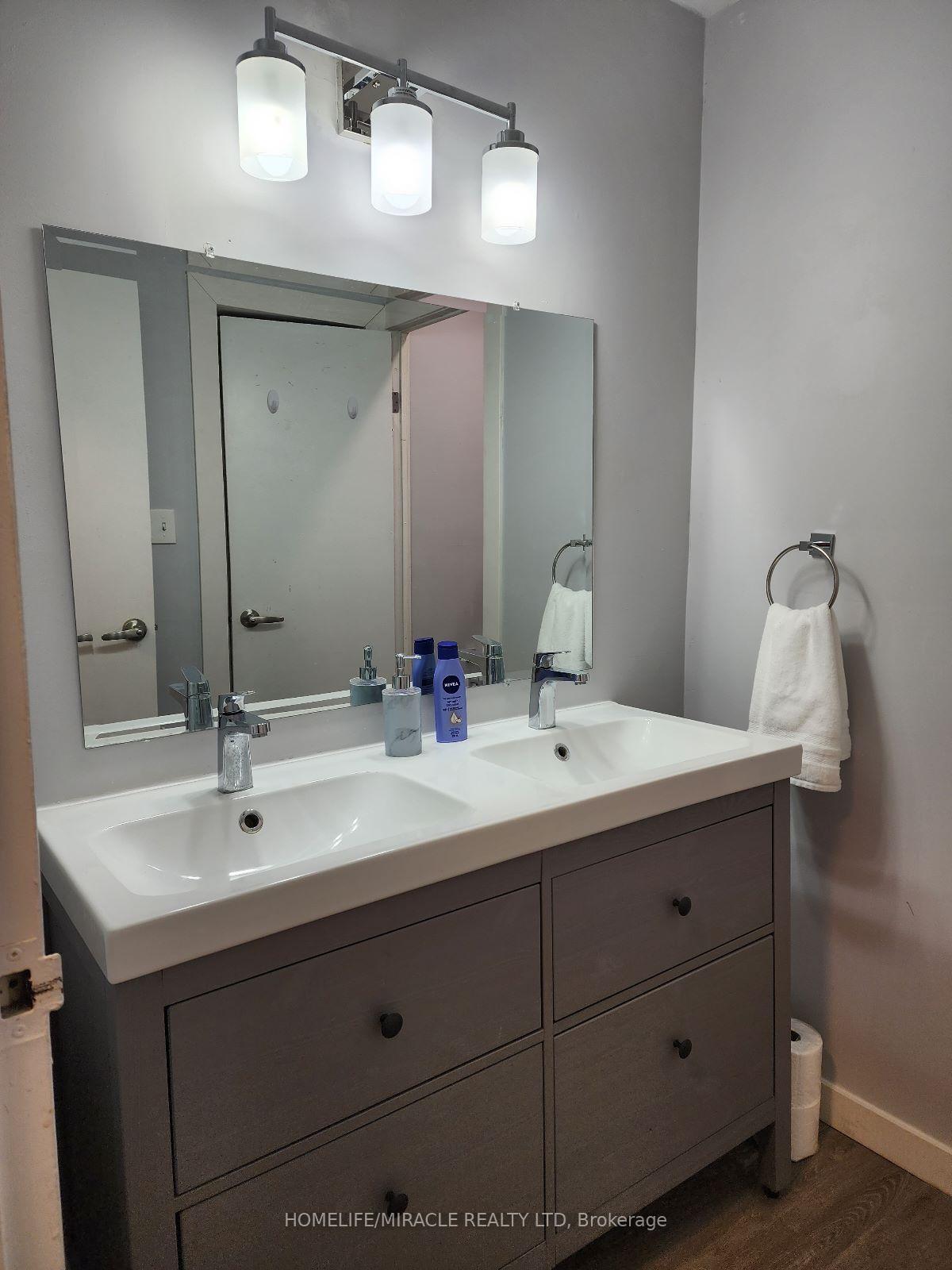 Photo 8 of Unit Unit 5 Level 1, 87 westmount Road N, Waterloo — HOMEH