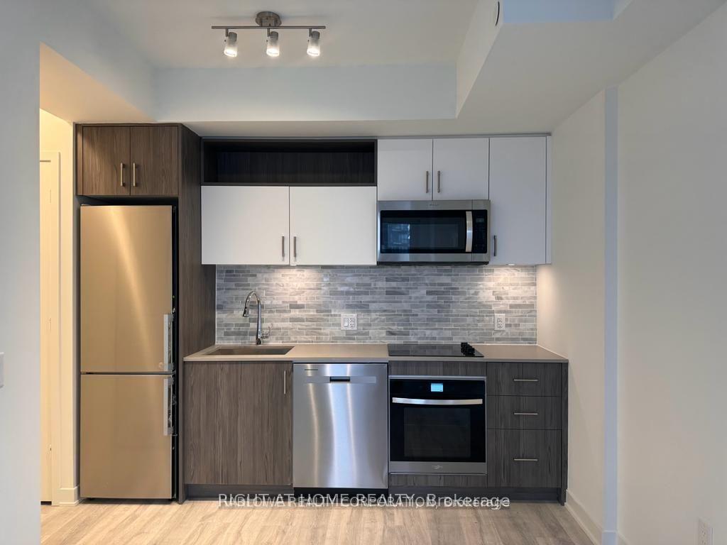 Front of Unit 1604, 100 Dalhousie Street