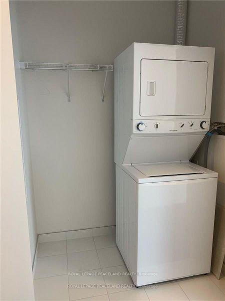 Photo 4 of Unit 3218, 98 Lillian Street, Toronto, Mount Pleasant West — HOMEH