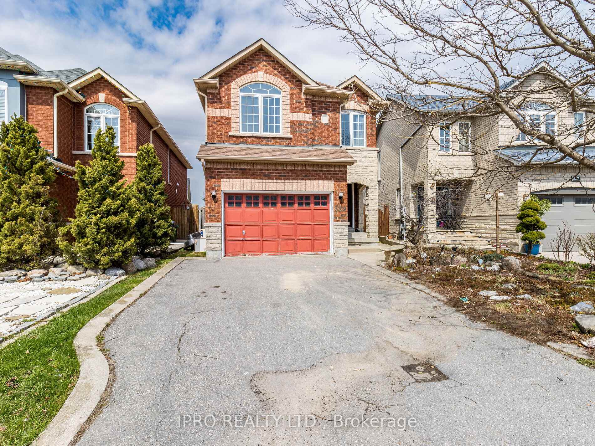 Front of 329 Ellwood Drive W