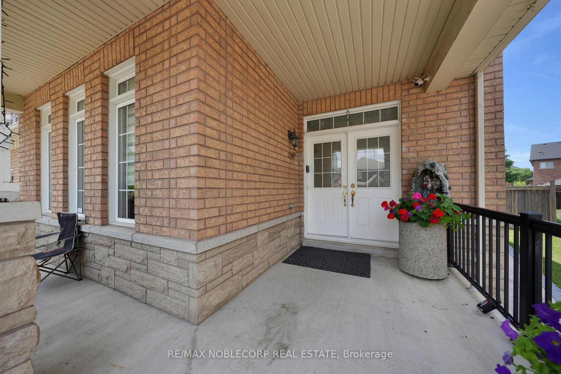 Photo 12 of 48 Monabelle Crescent, Brampton, Vales of Castlemore North — HOMEH