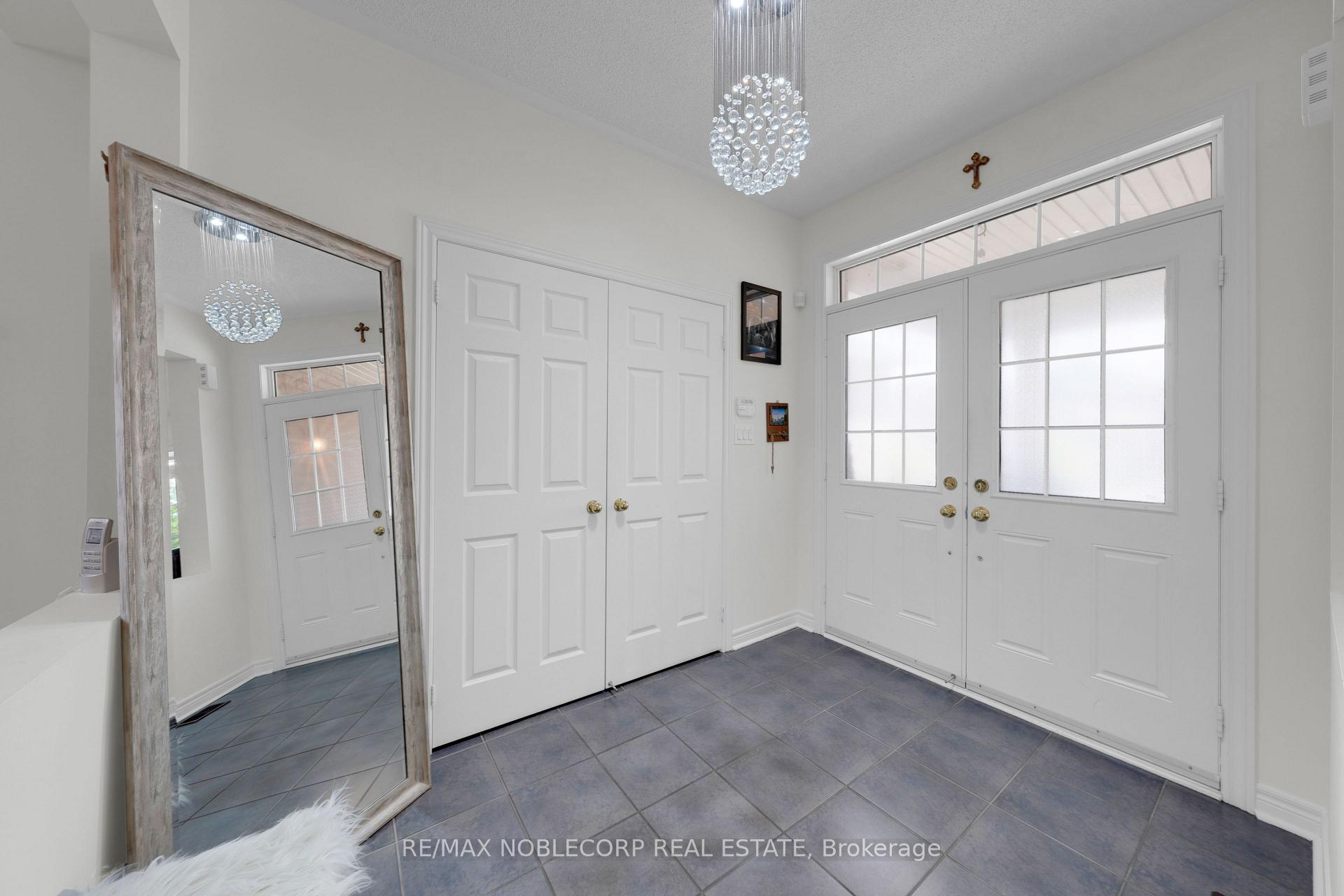 Photo 11 of 48 Monabelle Crescent, Brampton, Vales of Castlemore North — HOMEH