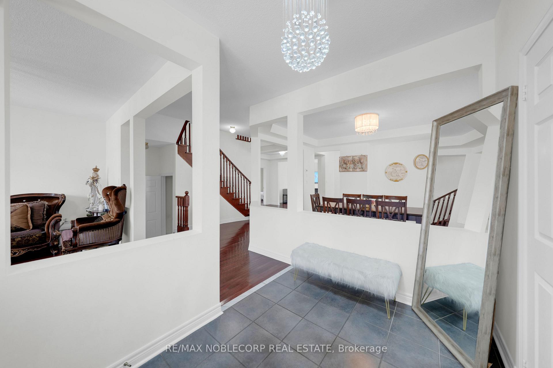 Photo 3 of 48 Monabelle Crescent, Brampton, Vales of Castlemore North — HOMEH