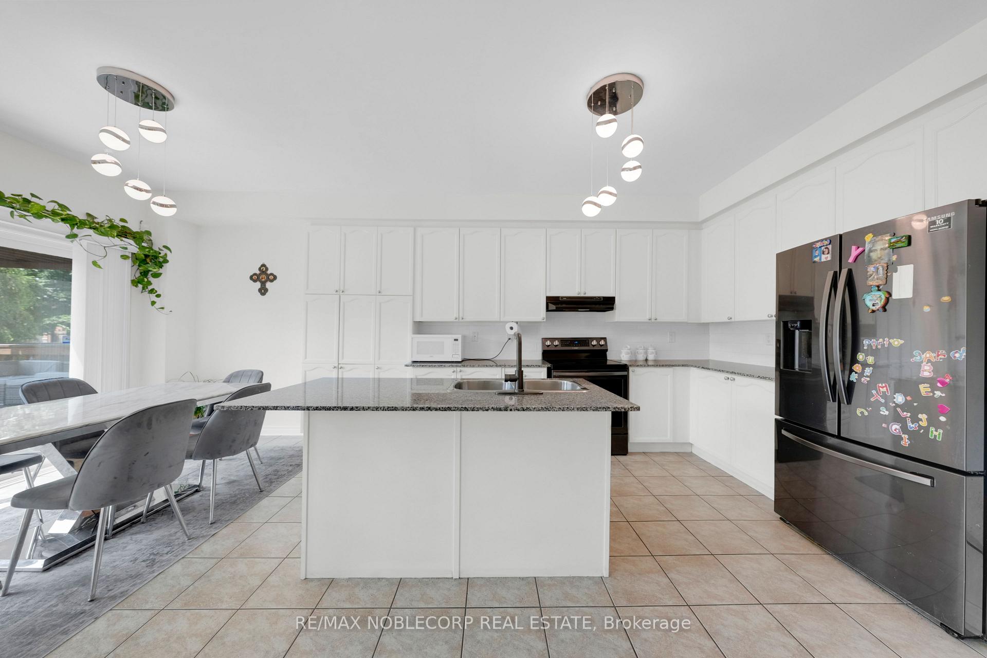 Photo 20 of 48 Monabelle Crescent, Brampton, Vales of Castlemore North — HOMEH