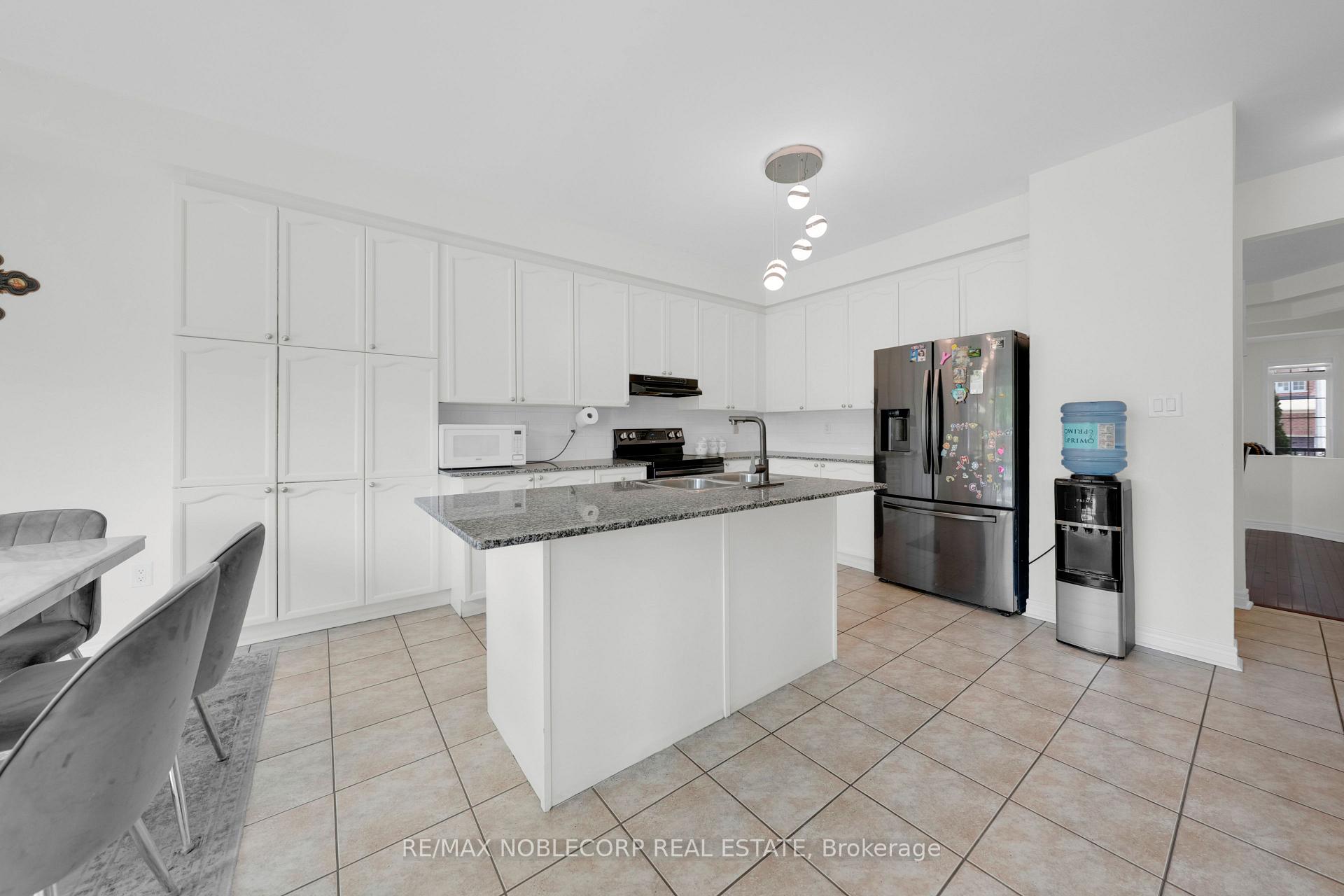 Photo 23 of 48 Monabelle Crescent, Brampton, Vales of Castlemore North — HOMEH