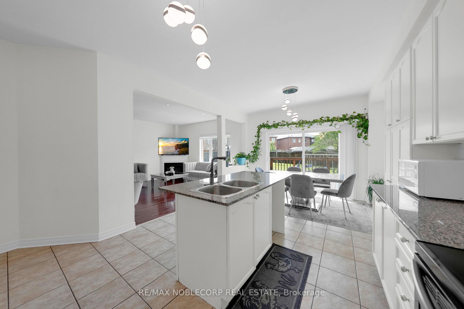 Photo 27 of 48 Monabelle Crescent, Brampton, Vales of Castlemore North — HOMEH