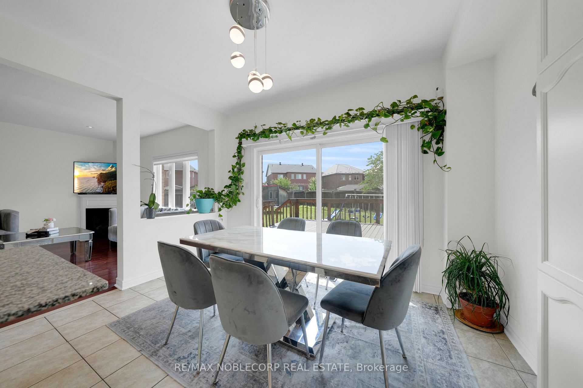 Photo 13 of 48 Monabelle Crescent, Brampton, Vales of Castlemore North — HOMEH