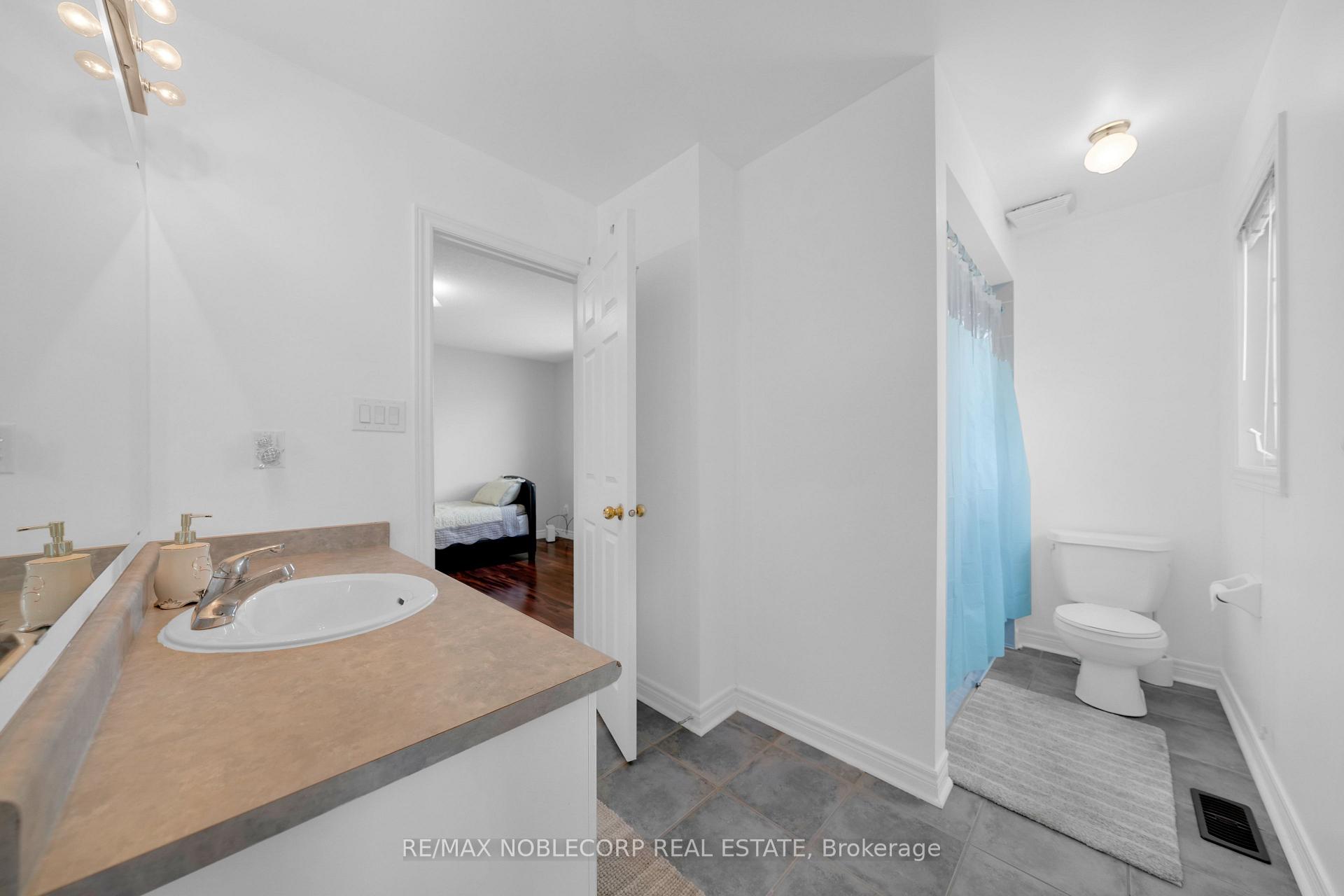 Photo 24 of 48 Monabelle Crescent, Brampton, Vales of Castlemore North — HOMEH