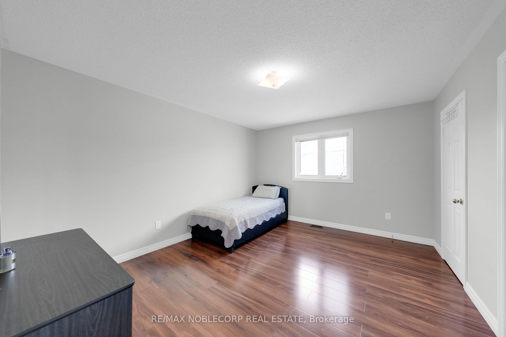 Photo 25 of 48 Monabelle Crescent, Brampton, Vales of Castlemore North — HOMEH