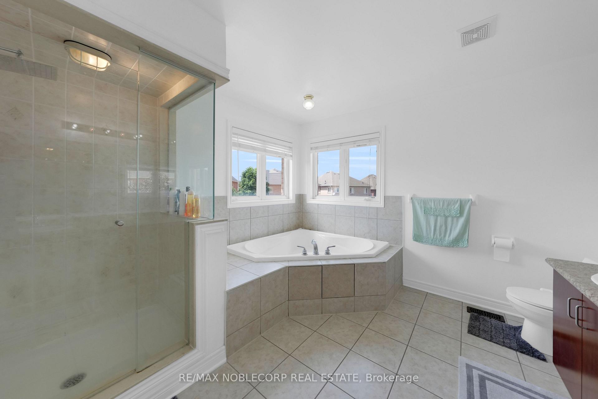 Photo 39 of 48 Monabelle Crescent, Brampton, Vales of Castlemore North — HOMEH