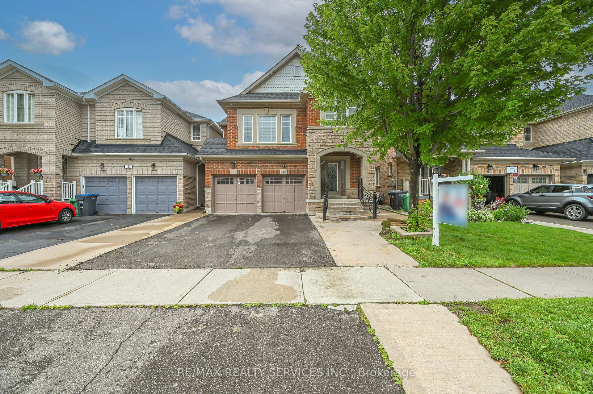 Photo 17 of 119 Crown Victoria Drive, Brampton, Fletcher's Meadow — HOMEH
