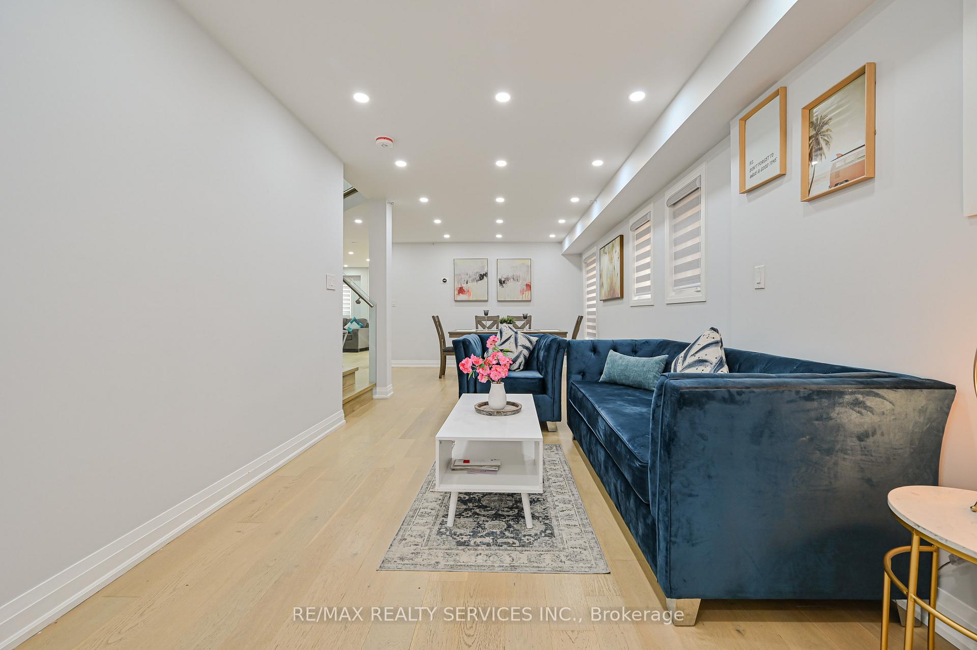 Photo 9 of 119 Crown Victoria Drive, Brampton, Fletcher's Meadow — HOMEH