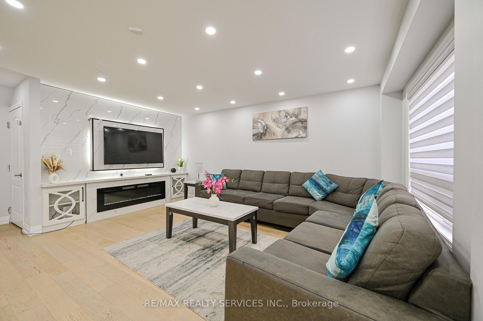 Photo 8 of 119 Crown Victoria Drive, Brampton, Fletcher's Meadow — HOMEH