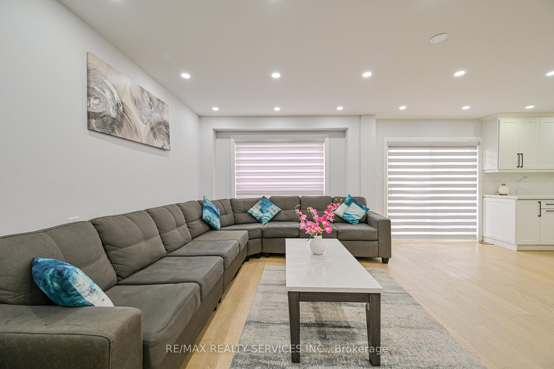 Photo 11 of 119 Crown Victoria Drive, Brampton, Fletcher's Meadow — HOMEH