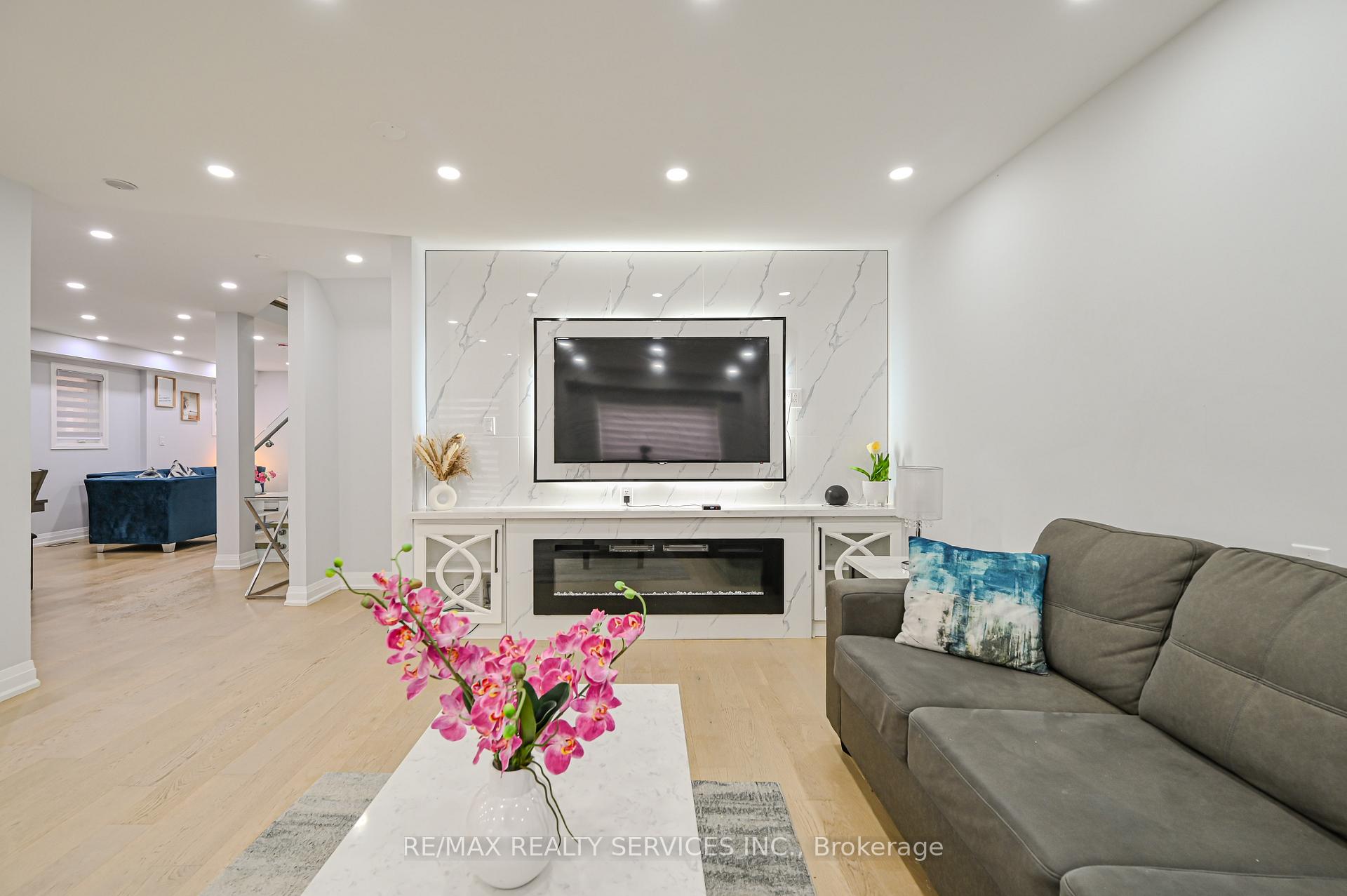 Photo 14 of 119 Crown Victoria Drive, Brampton, Fletcher's Meadow — HOMEH
