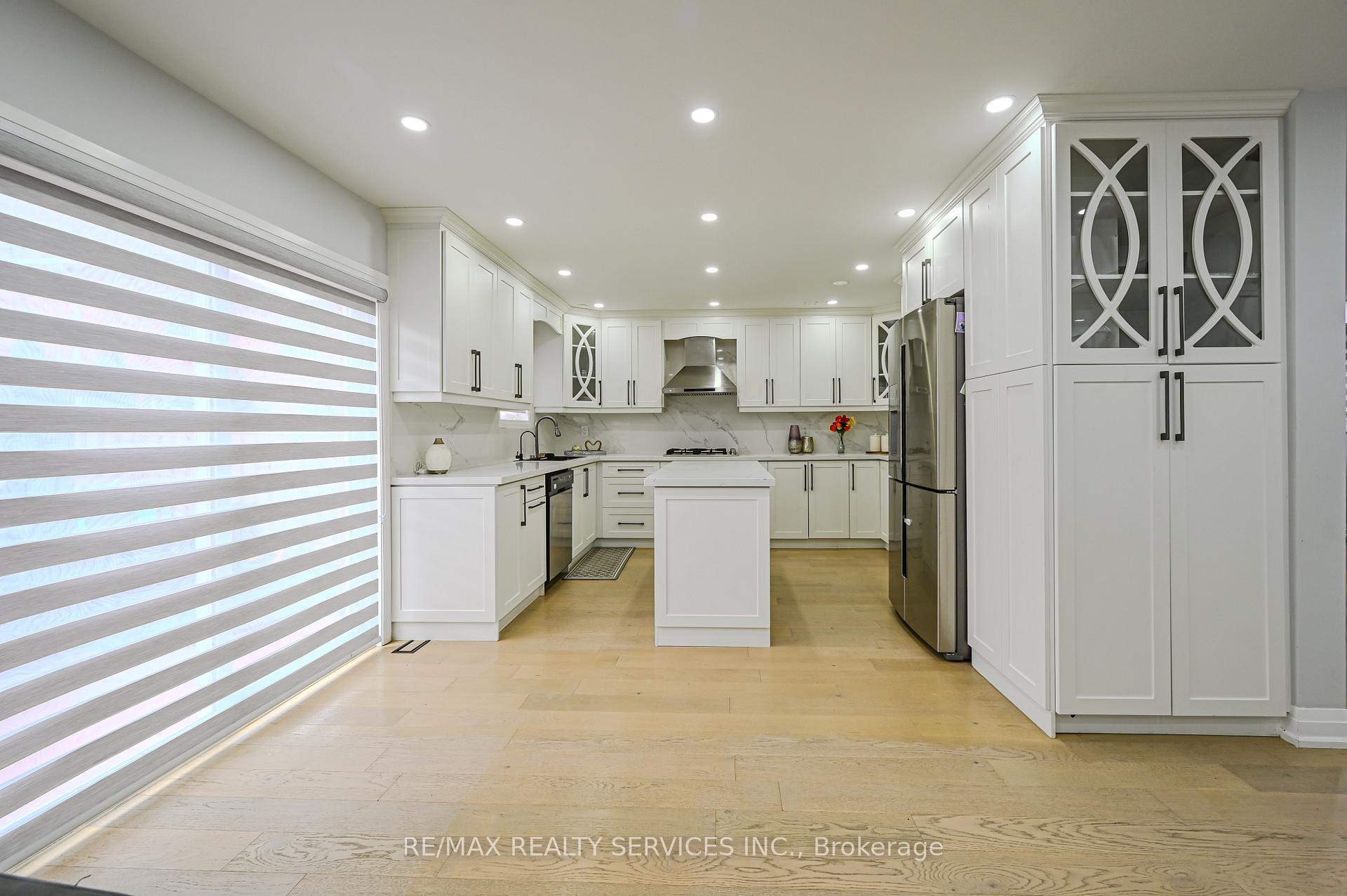 Photo 10 of 119 Crown Victoria Drive, Brampton, Fletcher's Meadow — HOMEH