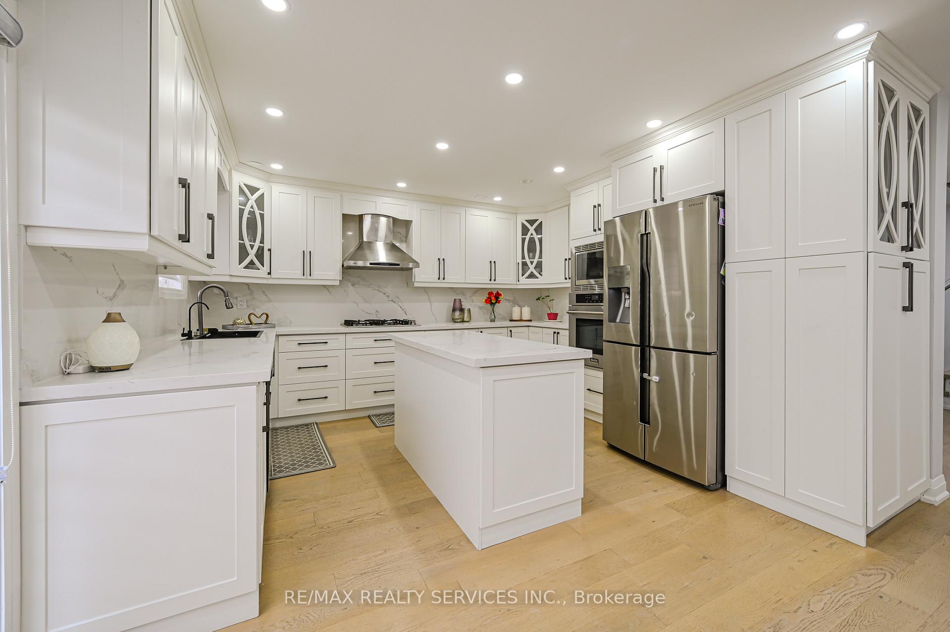 Photo 12 of 119 Crown Victoria Drive, Brampton, Fletcher's Meadow — HOMEH