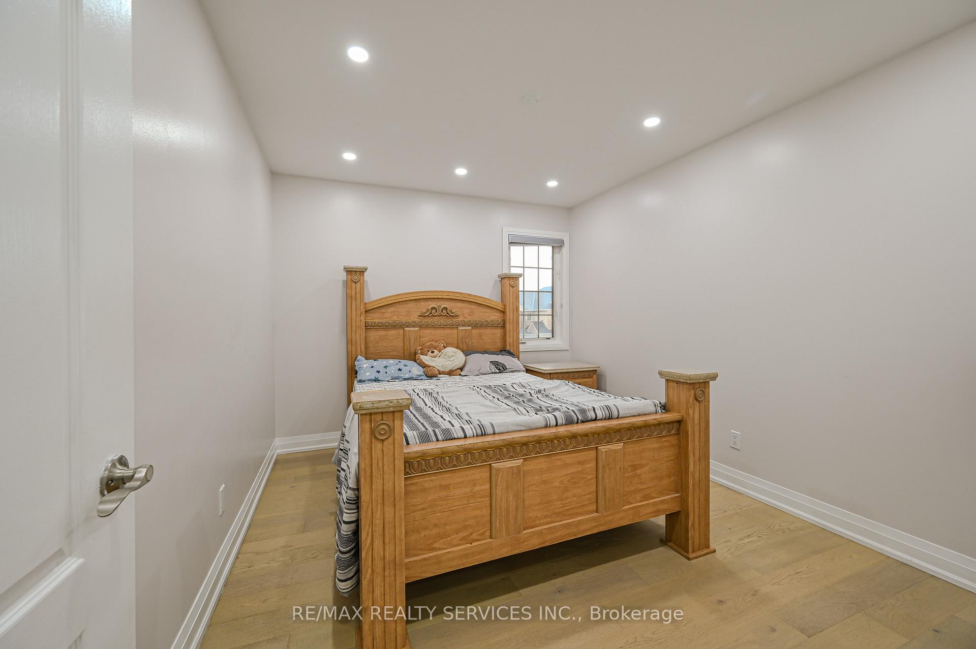 Photo 32 of 119 Crown Victoria Drive, Brampton, Fletcher's Meadow — HOMEH