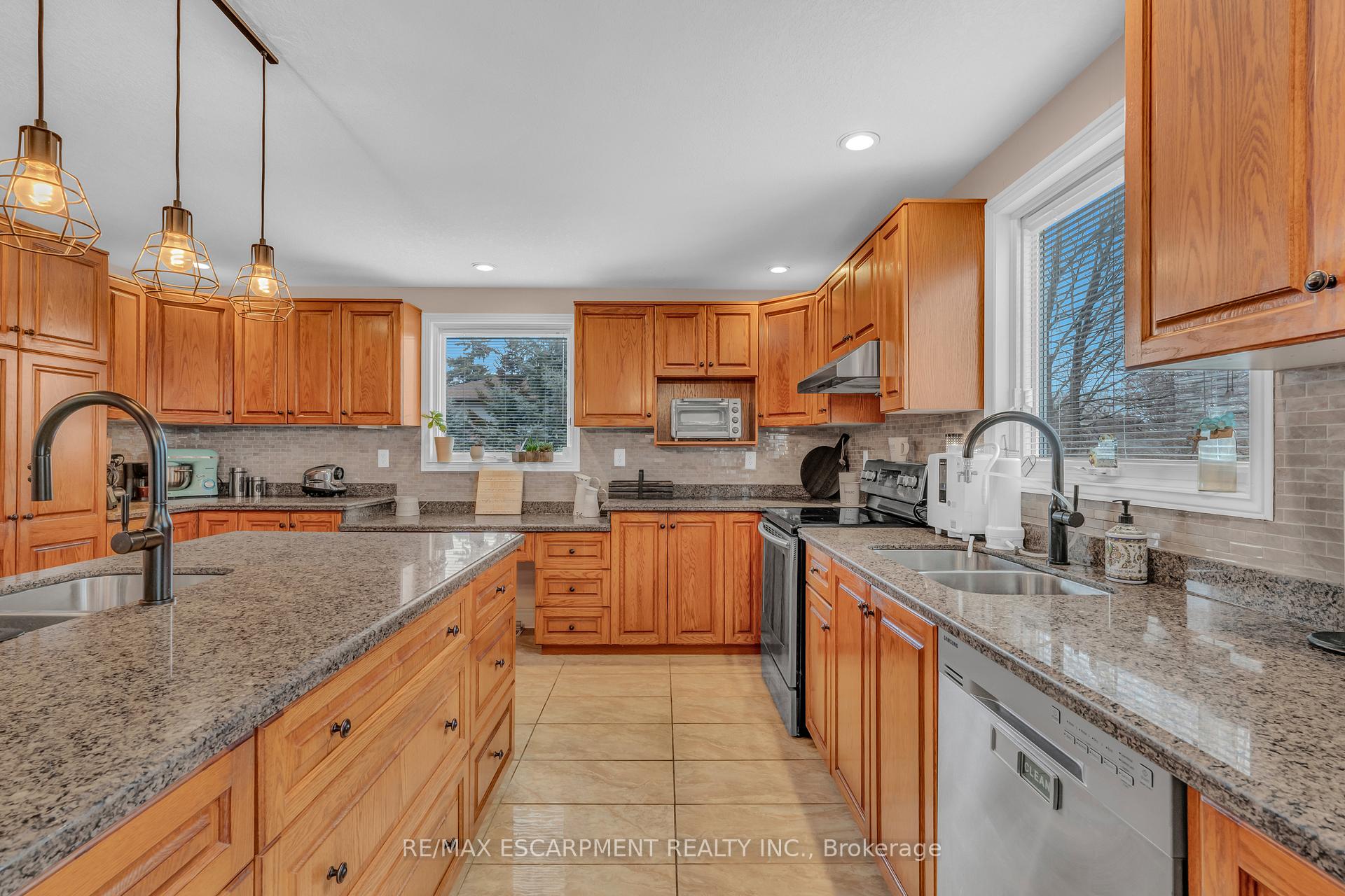 Photo 20 of 82 Rymal Road E, Hamilton, Allison — HOMEH