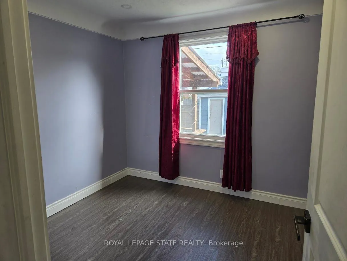 Photo 6 of 373 East 27th Street, Hamilton, Burkholme — HOMEH