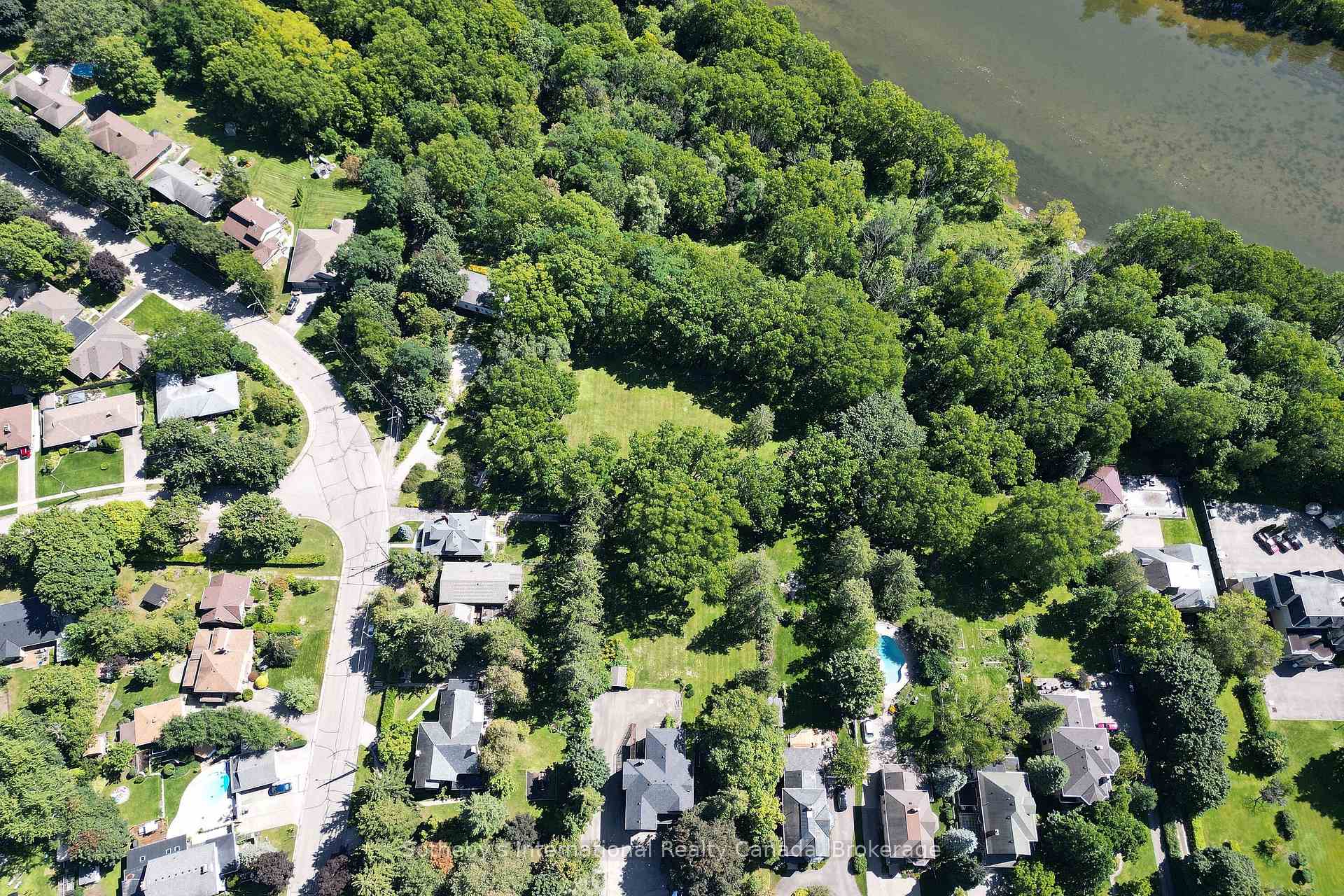 Photo 24 of 199 Grand River Street, Brant, Paris — HOMEH