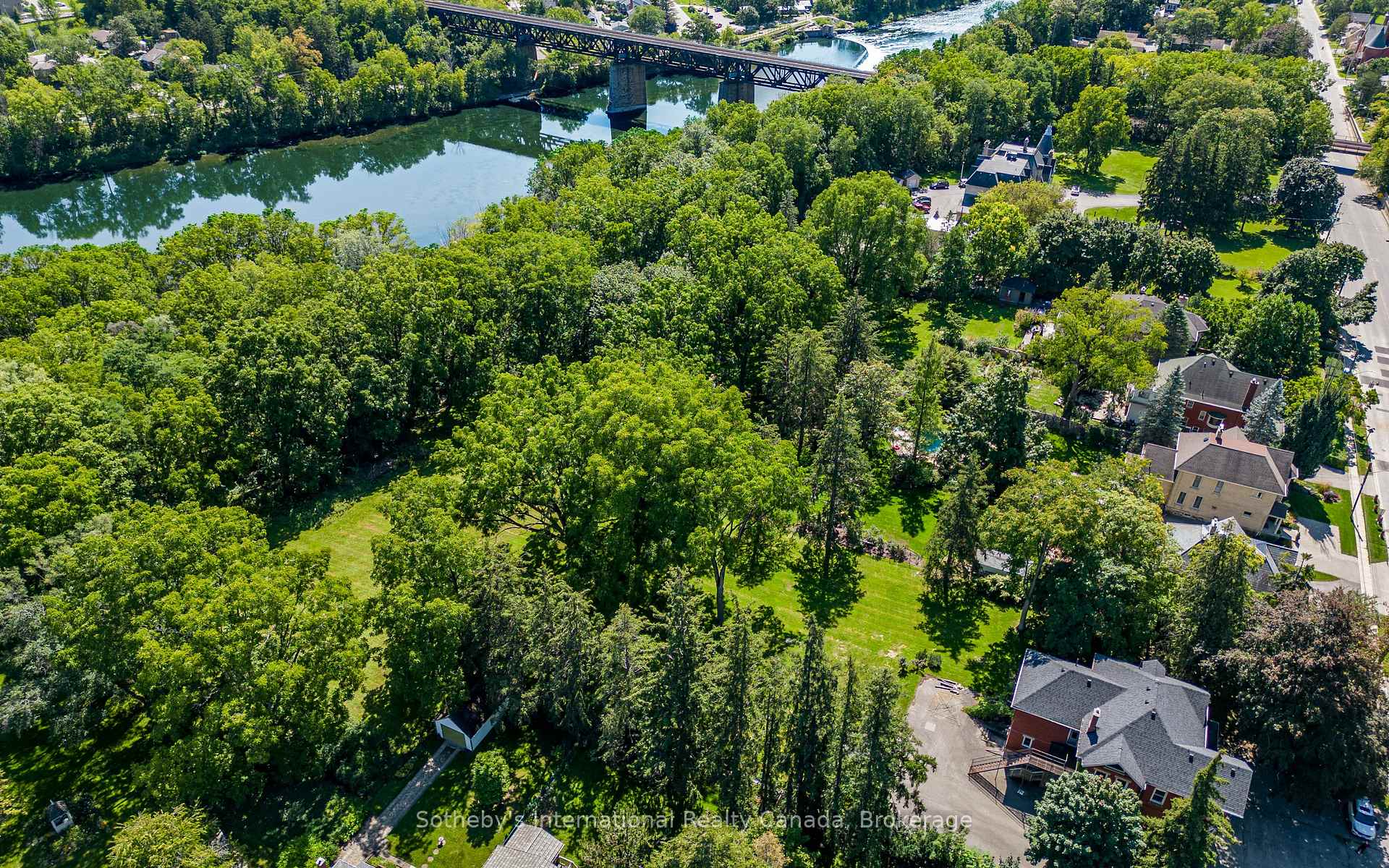 Photo 27 of 199 Grand River Street, Brant, Paris — HOMEH