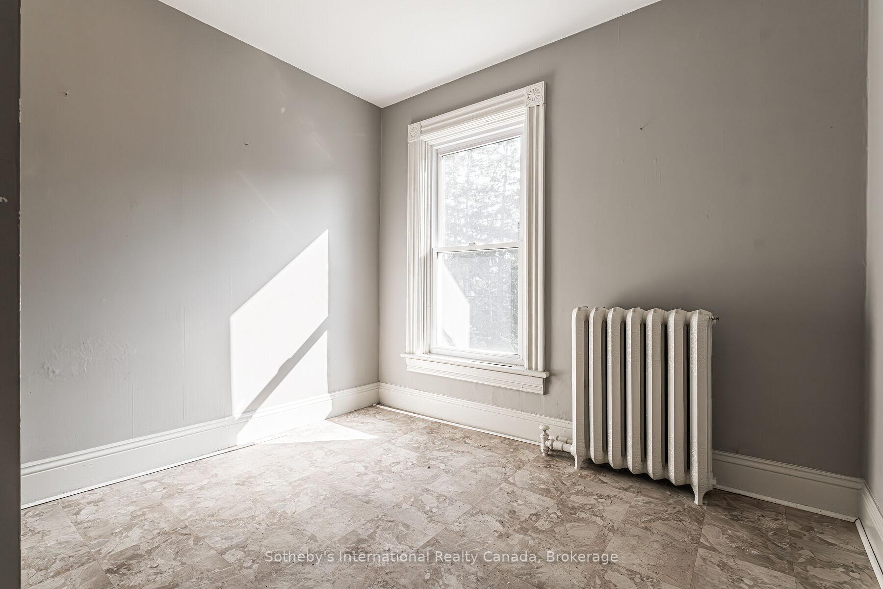 Photo 28 of 199 Grand River Street, Brant, Paris — HOMEH