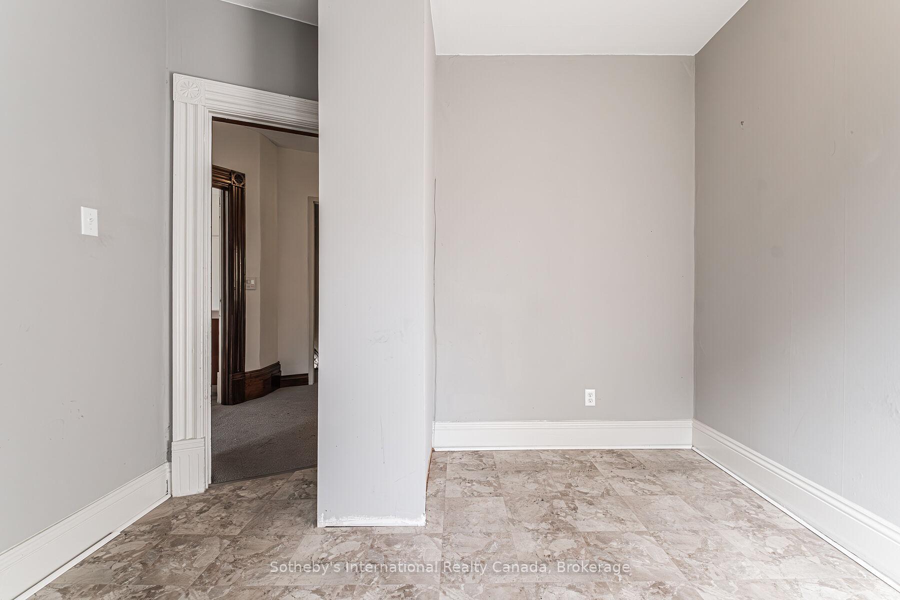 Photo 12 of 199 Grand River Street, Brant, Paris — HOMEH