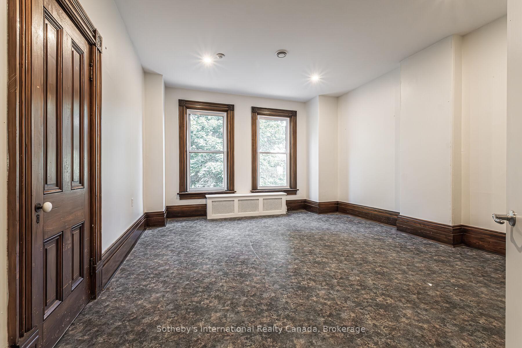 Photo 32 of 199 Grand River Street, Brant, Paris — HOMEH