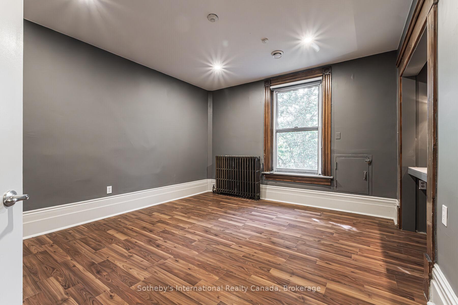 Photo 33 of 199 Grand River Street, Brant, Paris — HOMEH