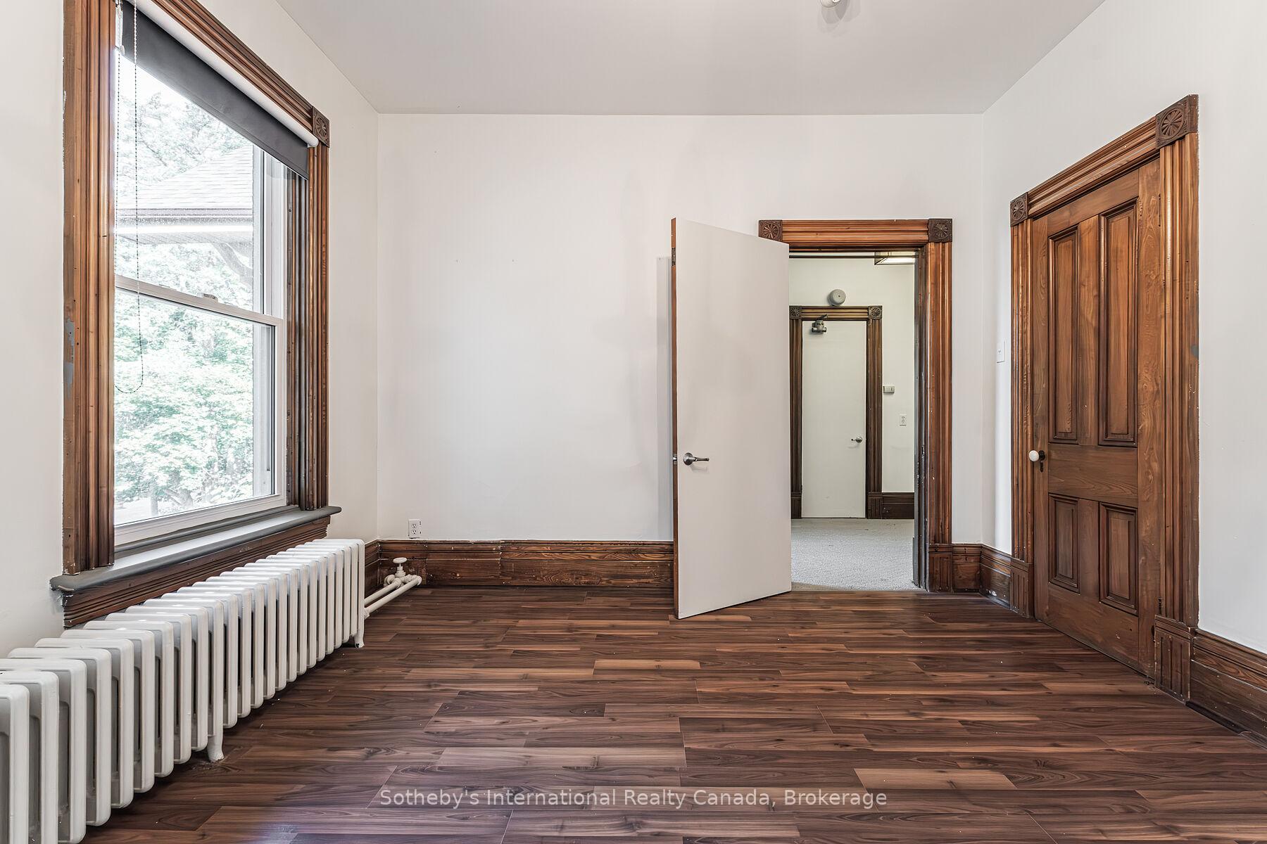 Photo 36 of 199 Grand River Street, Brant, Paris — HOMEH