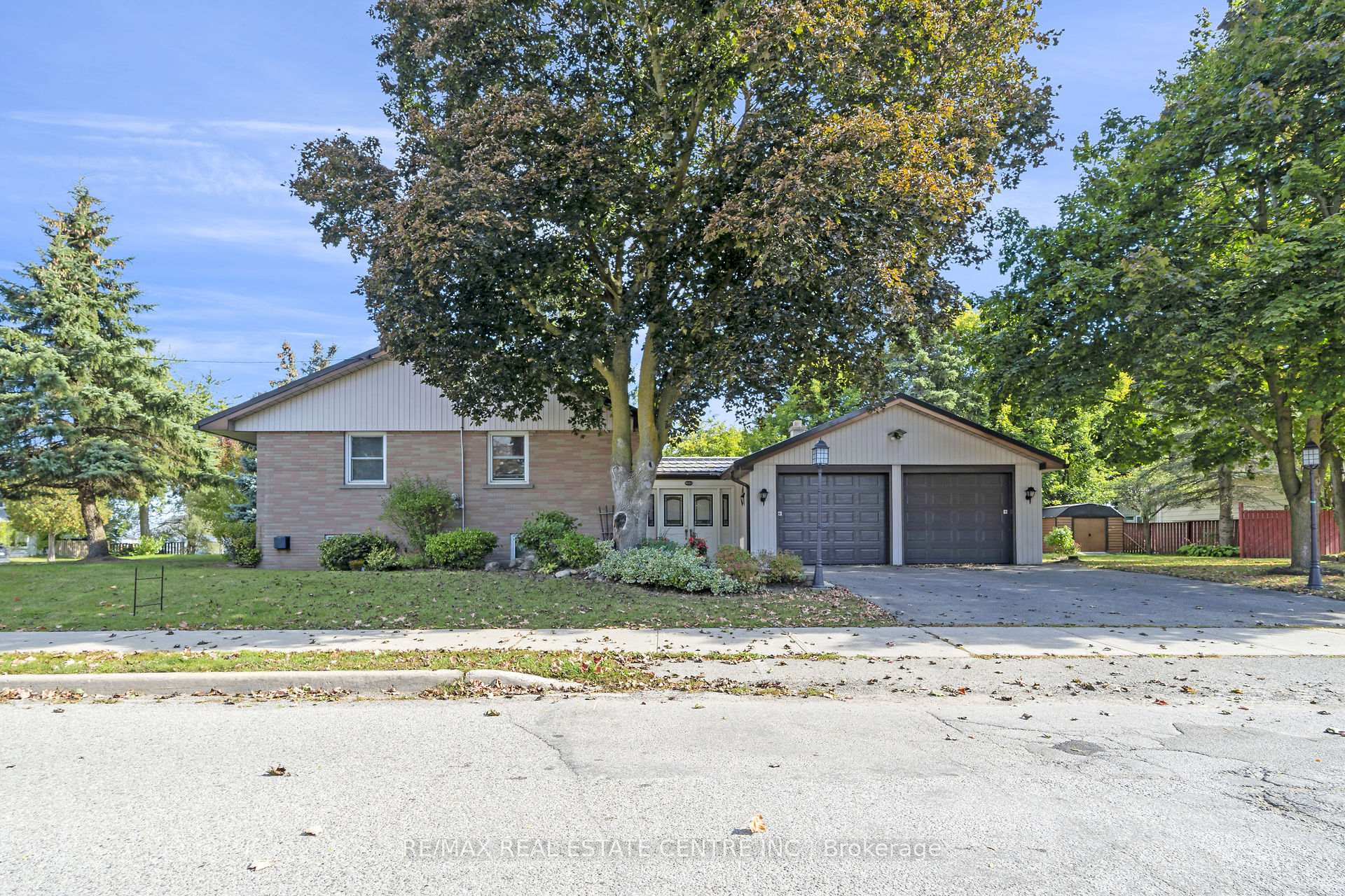 Photo 2 of 9 Dundas Street E, Erin — HOMEH