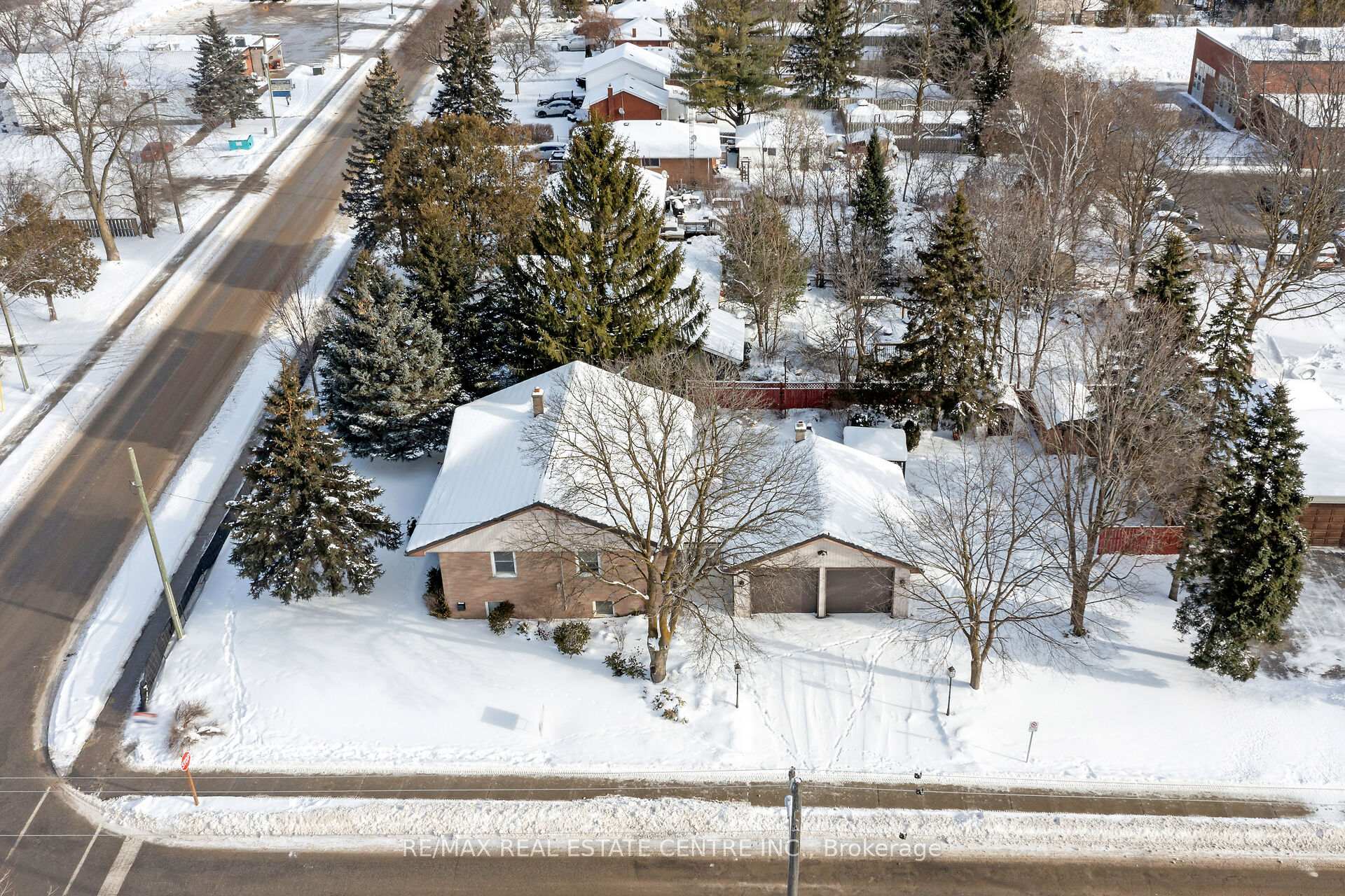 Photo 3 of 9 Dundas Street E, Erin — HOMEH