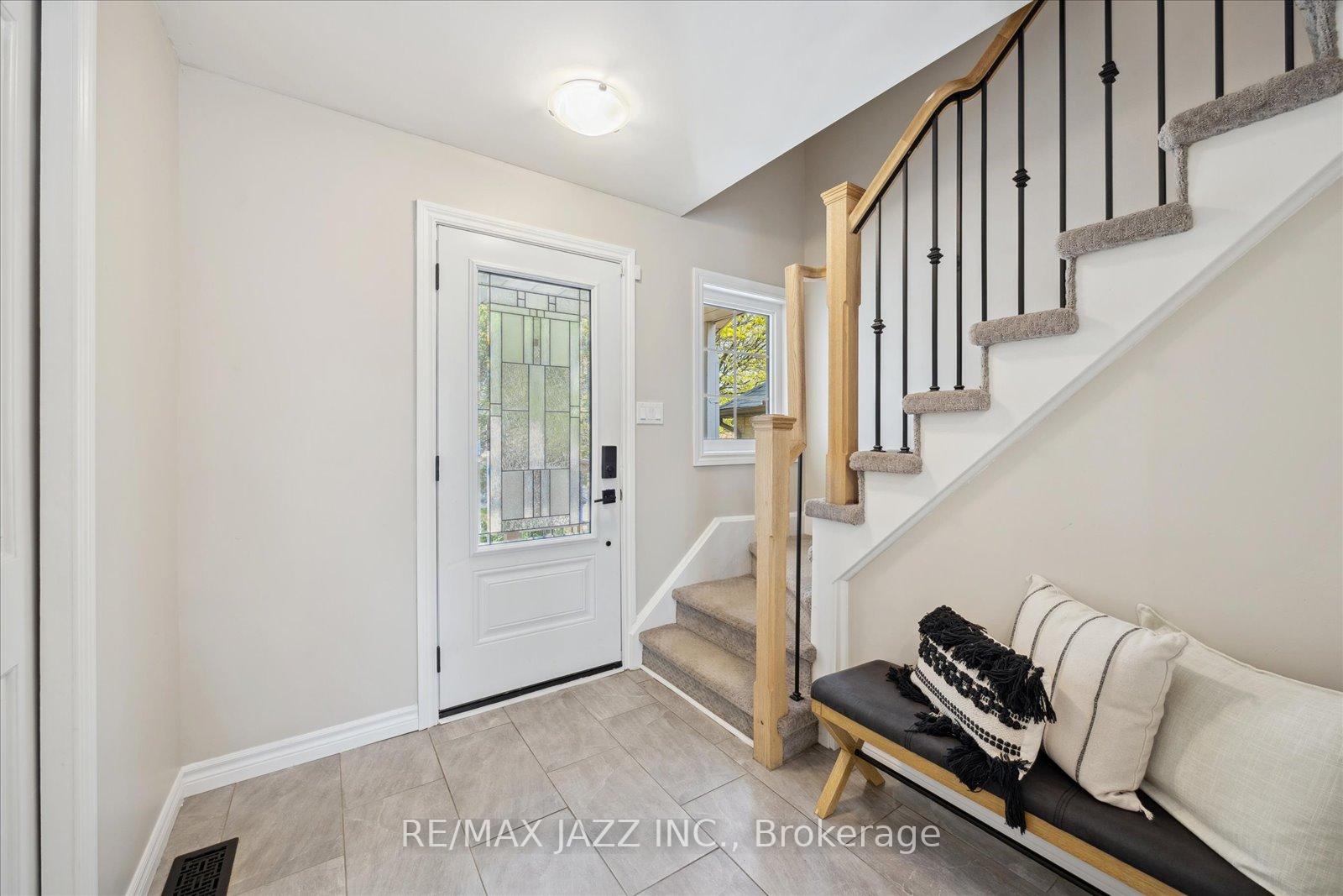 Photo 4 of 75 Turnberry Crescent, Clarington, Courtice — HOMEH