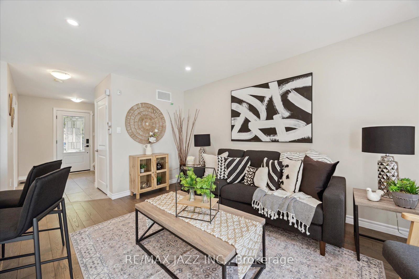 Photo 6 of 75 Turnberry Crescent, Clarington, Courtice — HOMEH