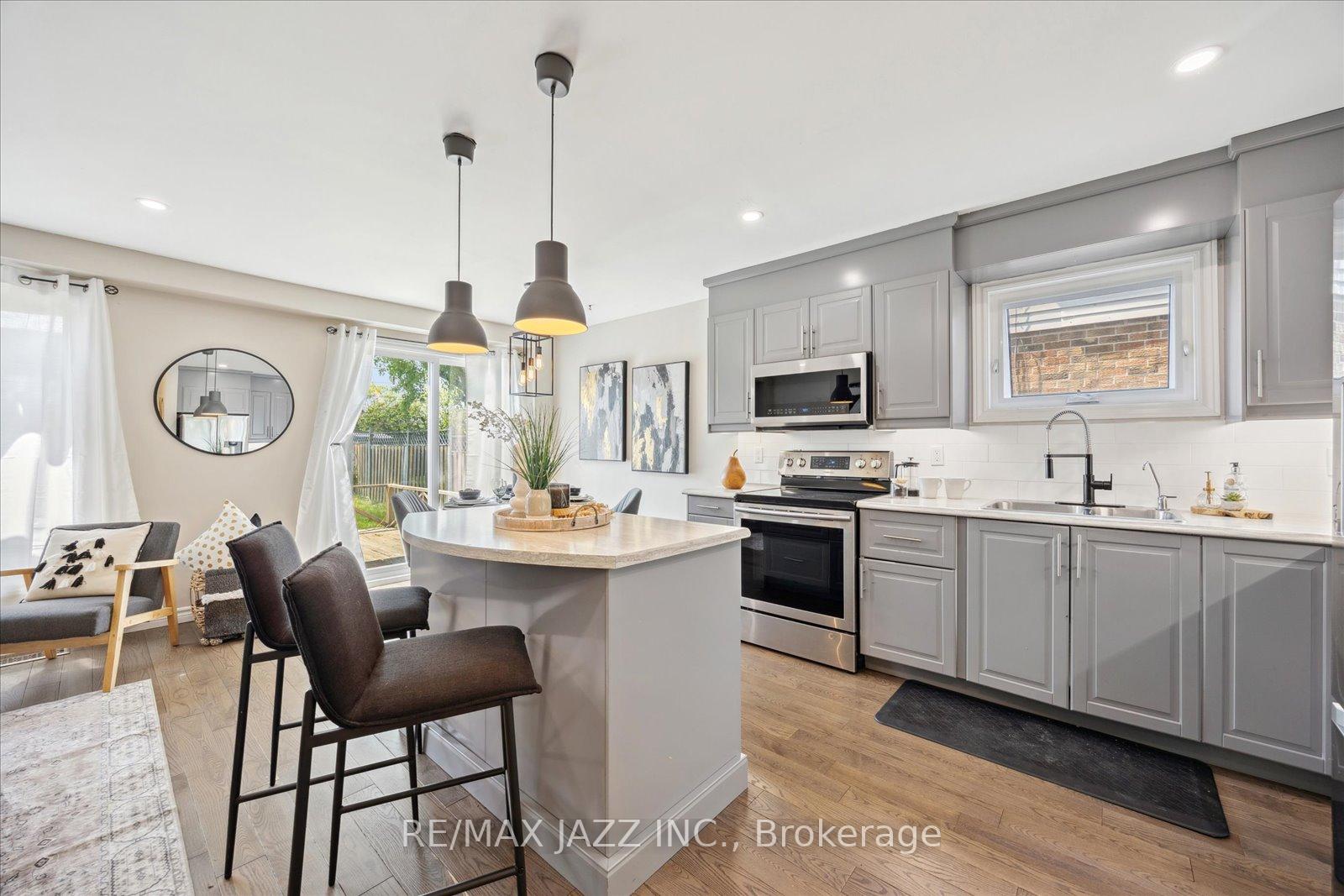 Photo 10 of 75 Turnberry Crescent, Clarington, Courtice — HOMEH