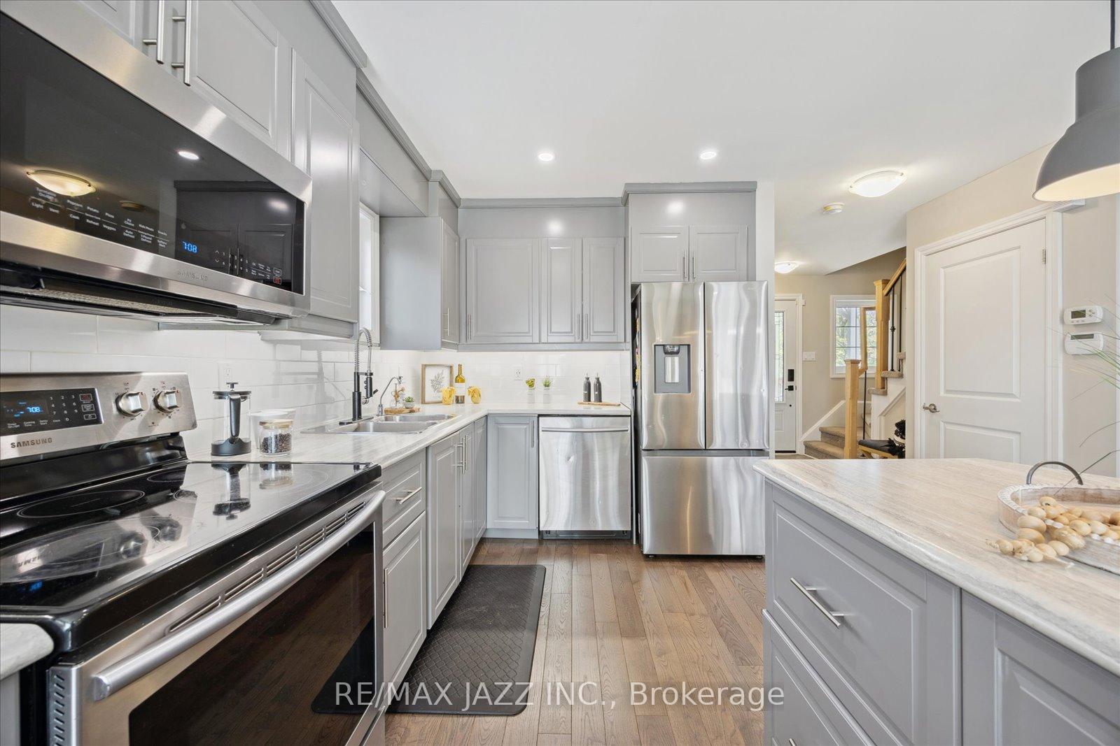 Photo 13 of 75 Turnberry Crescent, Clarington, Courtice — HOMEH