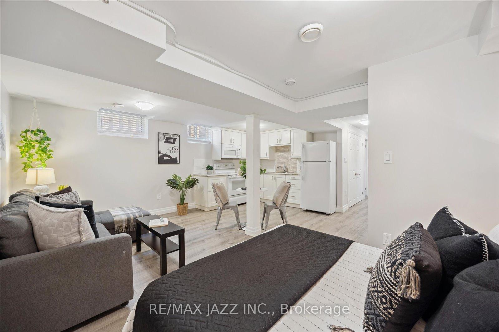 Photo 37 of 75 Turnberry Crescent, Clarington, Courtice — HOMEH