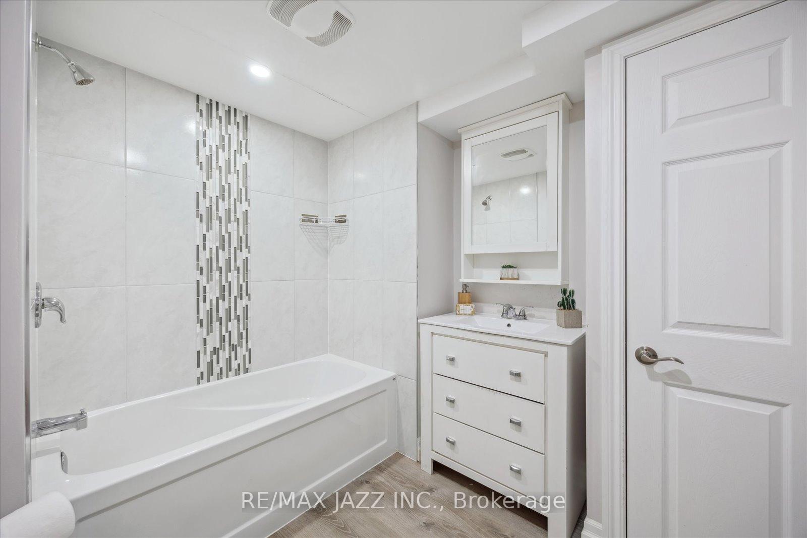 Photo 38 of 75 Turnberry Crescent, Clarington, Courtice — HOMEH