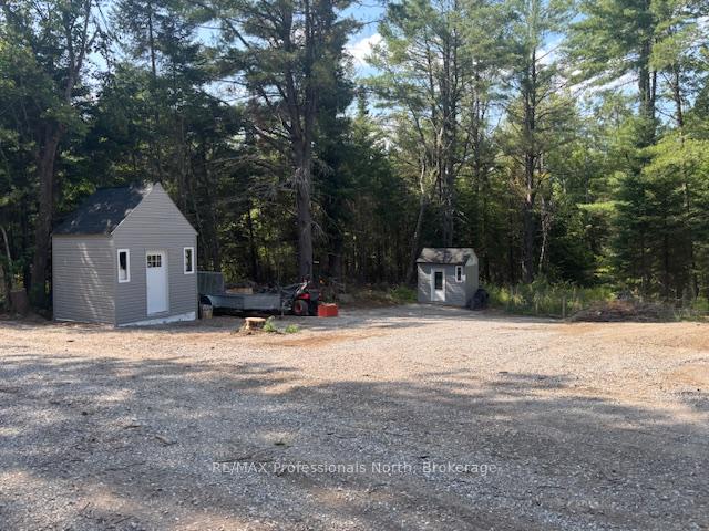 Photo 7 of 2816 Gelert Road, Minden Hills, Snowdon — HOMEH